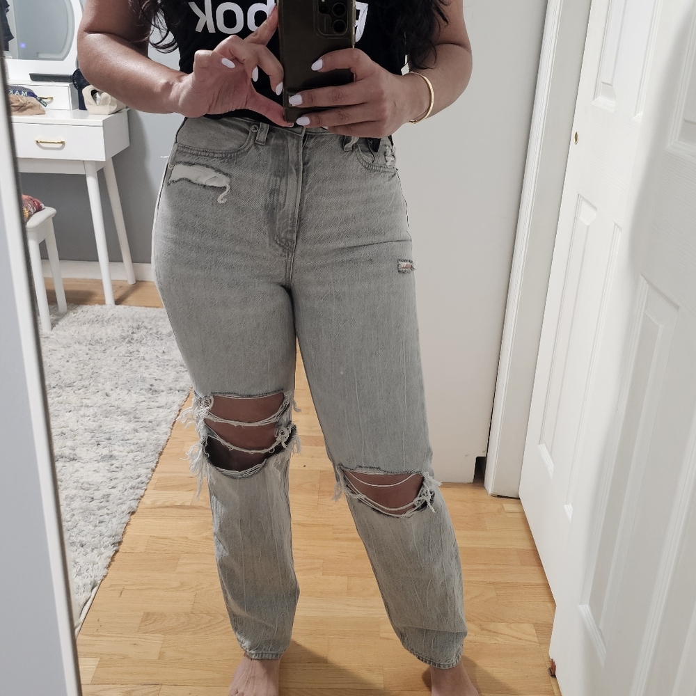 American Eagle ripped 90s straight jeans. Worn once